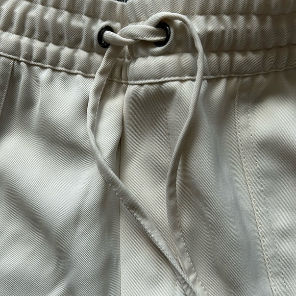 Banana Republic Cream Athletic Shorts Relaxed Style - Picture 6 of 6